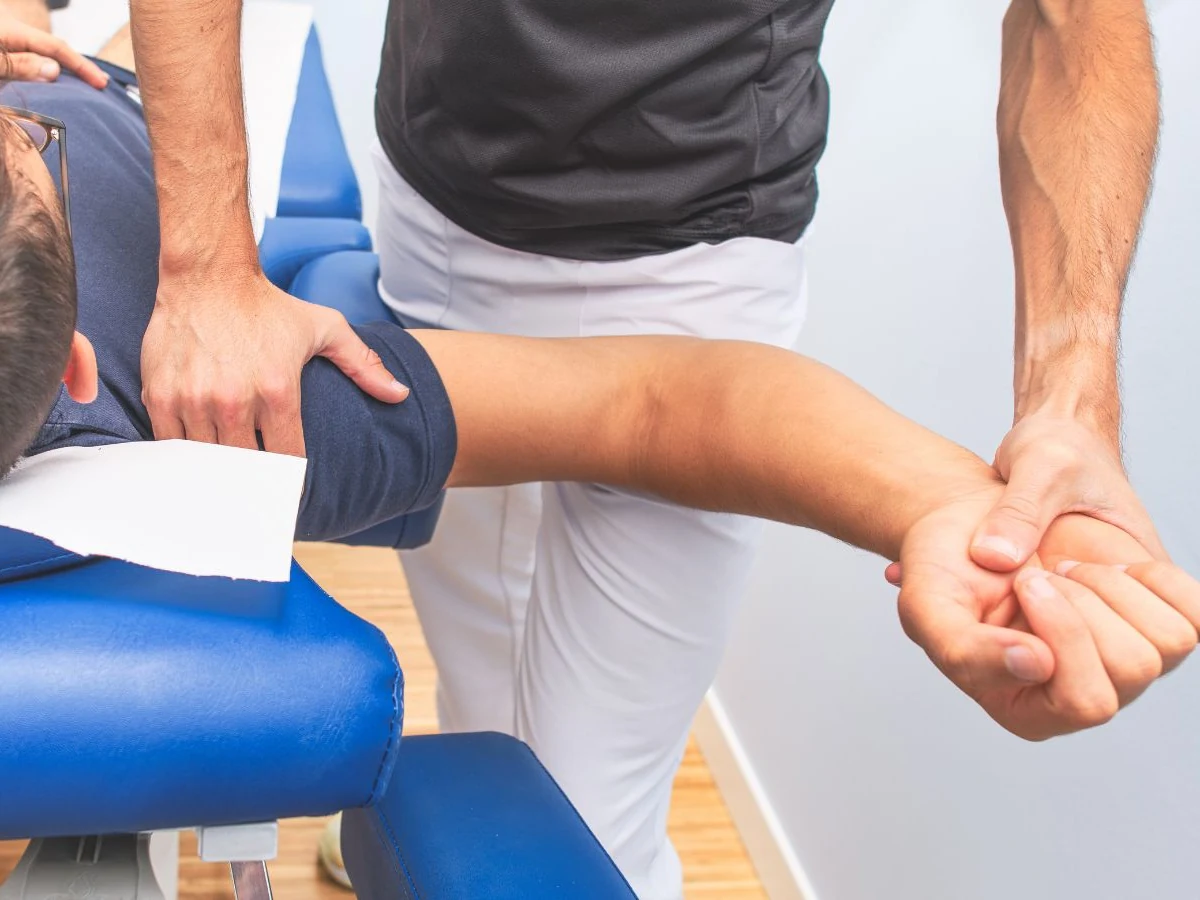 Terapia manuale sulla spalla